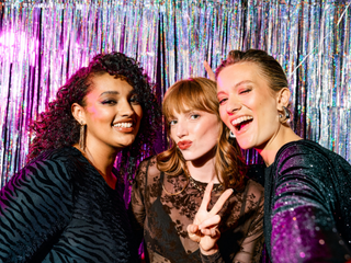 Les accessoires indispensables pour un look de soirée