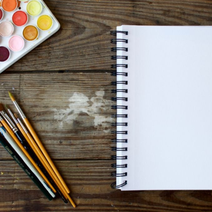 Cahier de dessin plus aquarelle et pinceaux