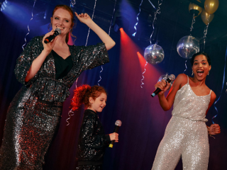 Conseils pour bien porter une tenue de soirée brillante